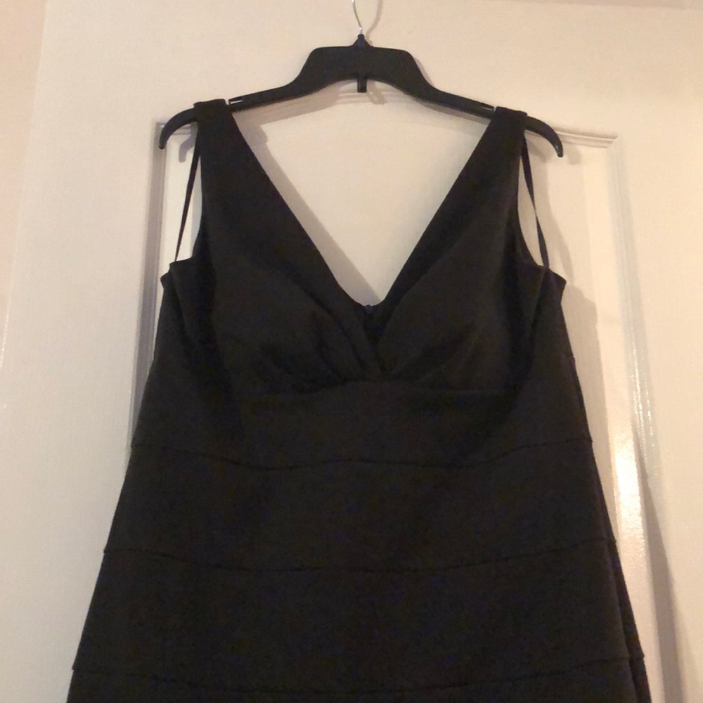 v cut black dress